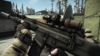 Inspecting an assault rifle in Escape From Tarkov