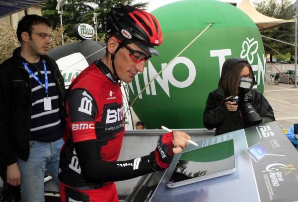 Marco Pinotti (BMC) signs on digitally.