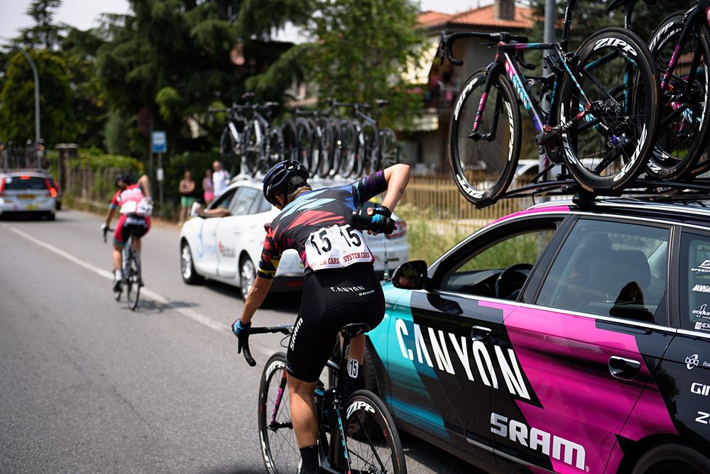 Topping up on water on a hot day in Italy at Giro Rosa 2016 - Stage 4