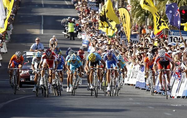 Thousands lined Geelong&rsquo;s normally sleep main street as 18 of the finest cyclists from around the globe fought a fierce battle for the men&rsquo;s world championship.