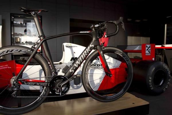 The Specialized Venge McLaren alongside it's Formula 1 counterpart
