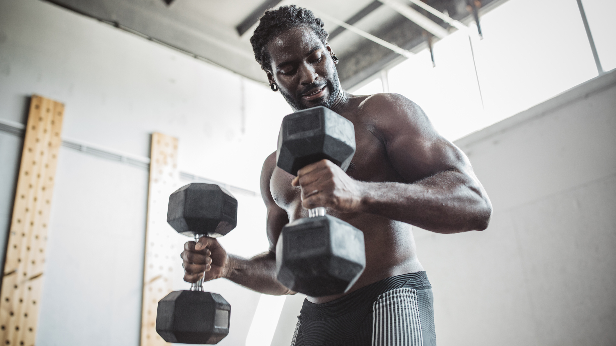 I'm a PT — you just need this 3-move biceps workout with dumbbells