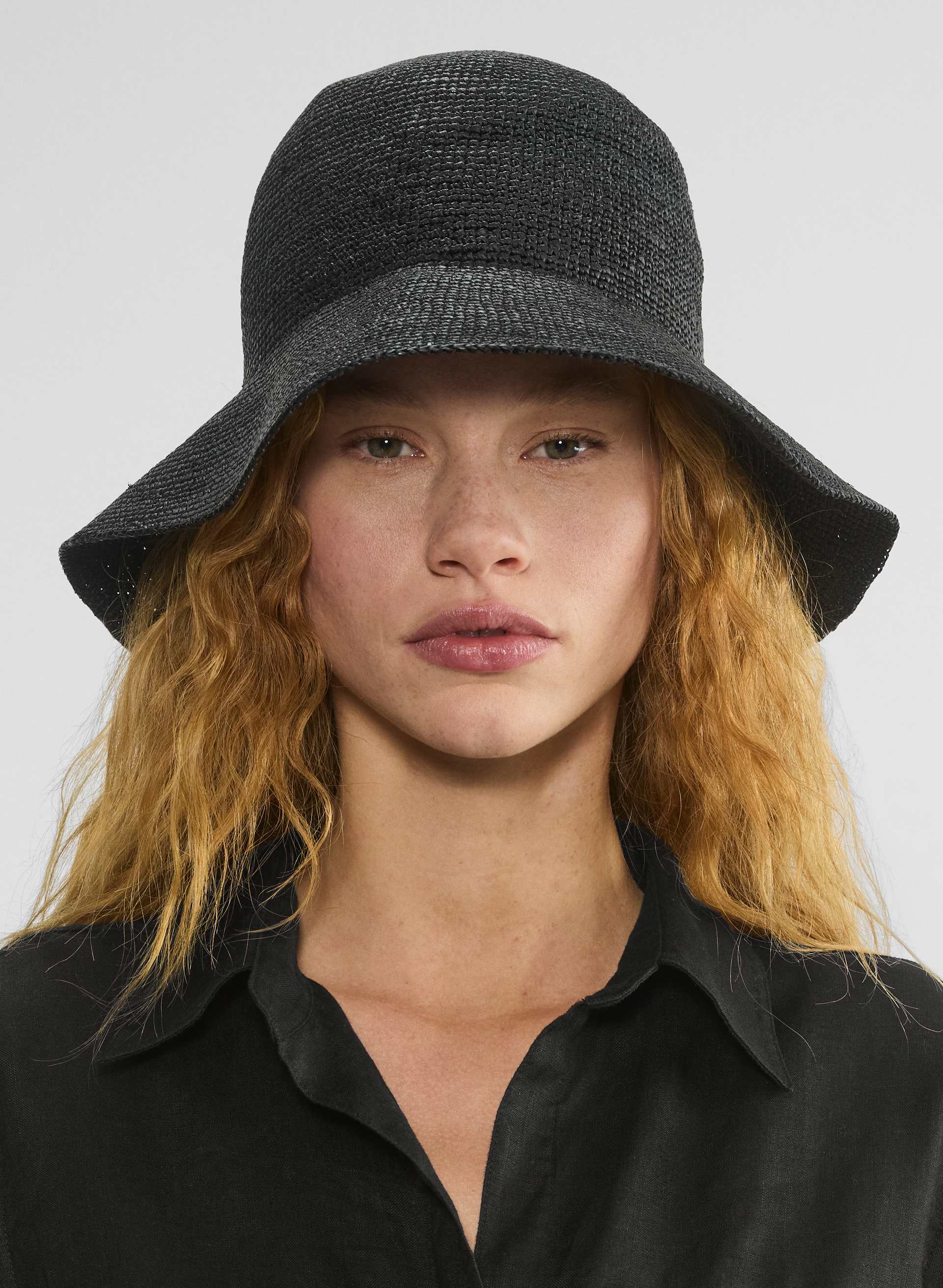 Aritzia, Sunbeam Raffia Short-Brim Hat