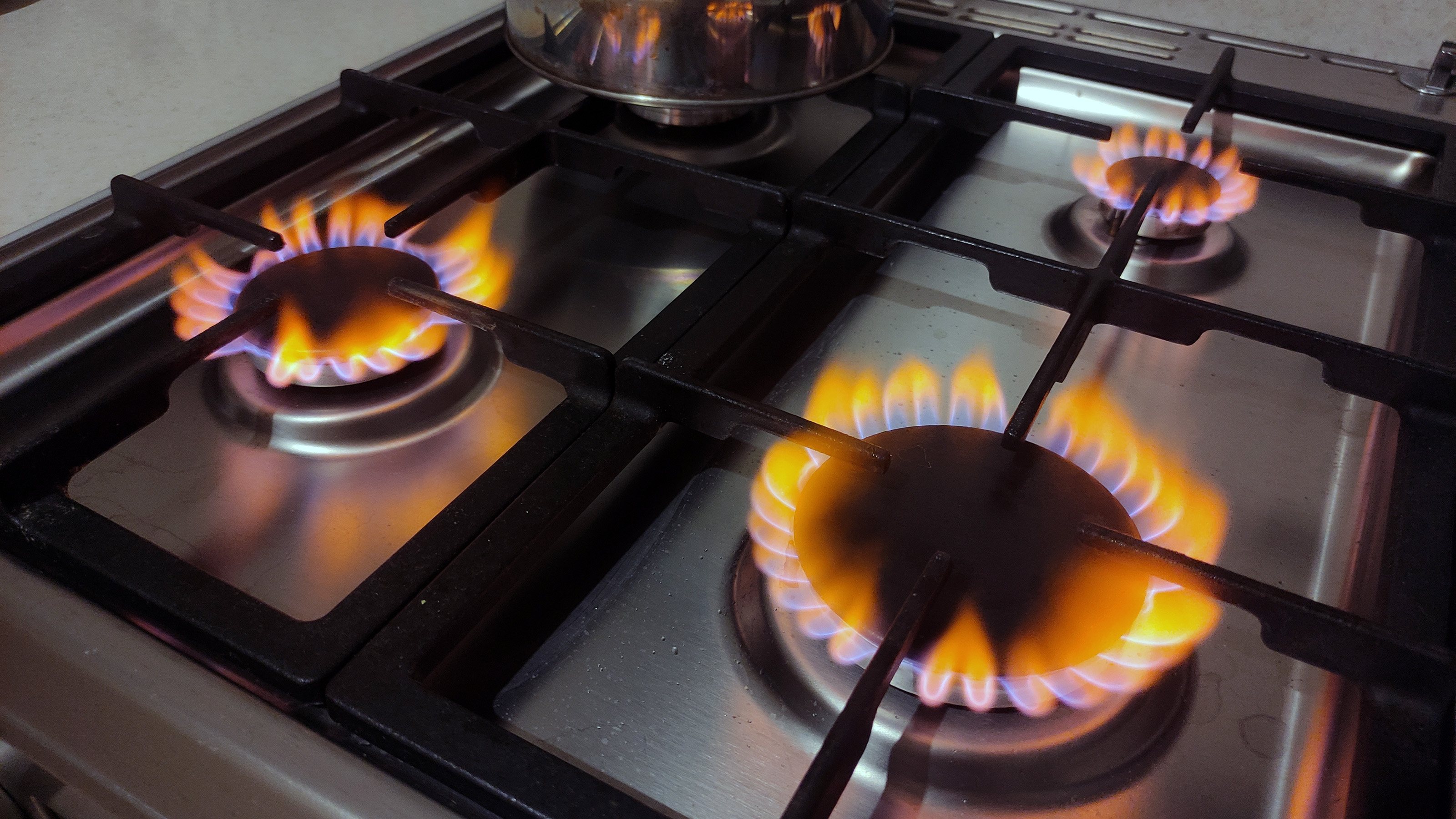 Gas stove