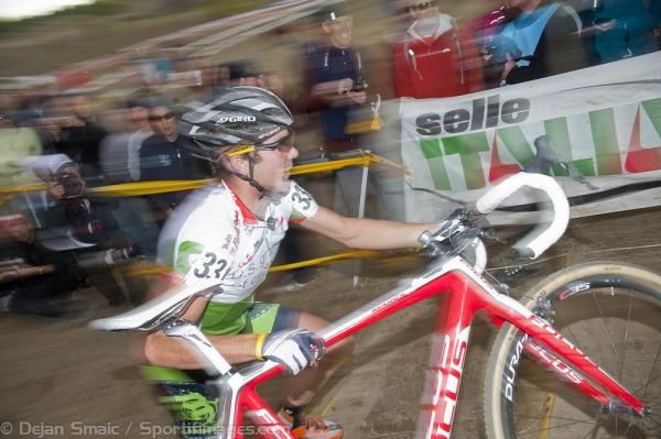 German Yannick Eckmann (Pearl izumi / Shimano), calling Colorado his home base, flying up the run up