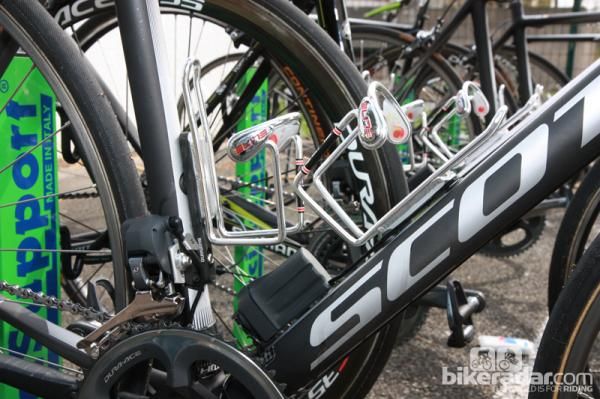 Elite Ciussi alloy cages provide a firmer hold on bottles over the cobbles than the company's carbon offerings.