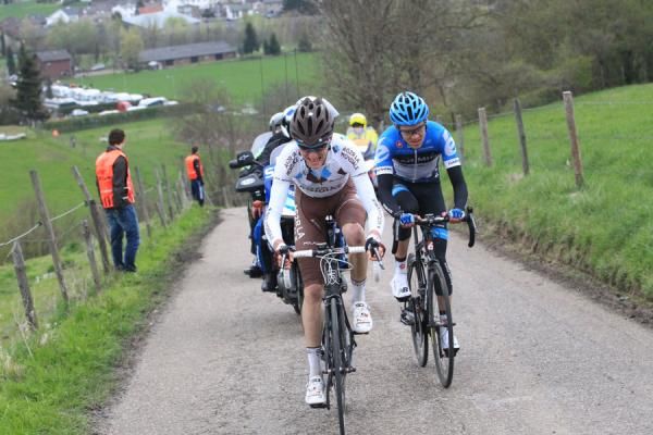 Bardet (Ag2r) piles on the pressure with Howes struggling to hold onto the Frenchman's wheel at Amstel Gold