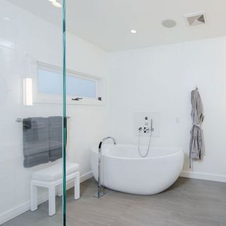 bathroom with white wall and bathtub