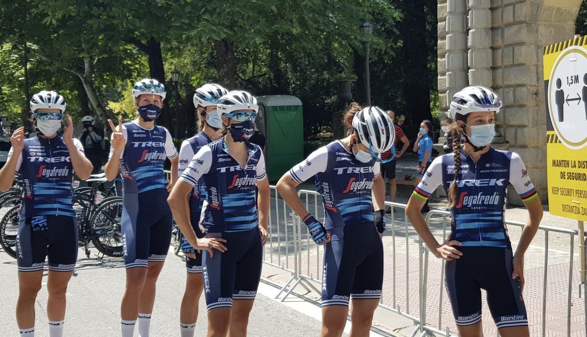 The women&#039;s Trek-Segafredo team wait to sign on