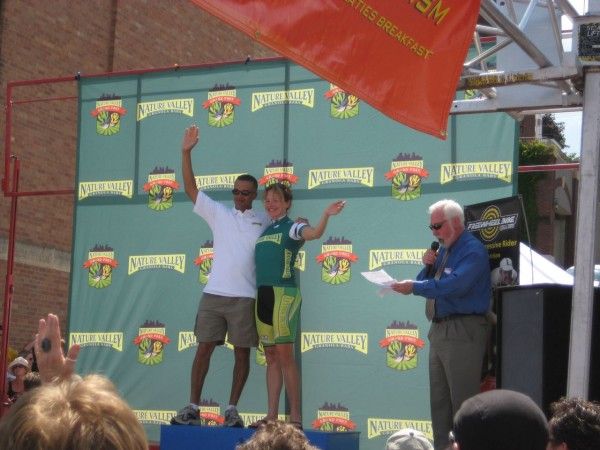 Sydney Brown accepting the Top Amateur Jersey