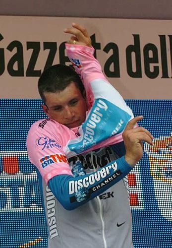 Paolo Savoldelli (Discovery Channel) pulls on the pink jersey
