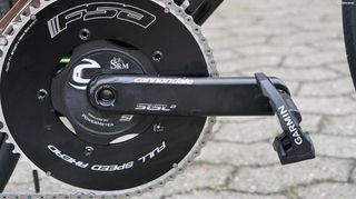 A few Cannondale-Drapac riders still use 'blank' Garmin Vector pedals with an SRM powermeter. Some just use Shimano SPD pedals