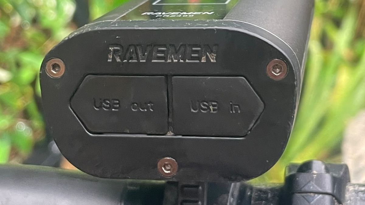 Ravemen PR2400 best budget MTB light