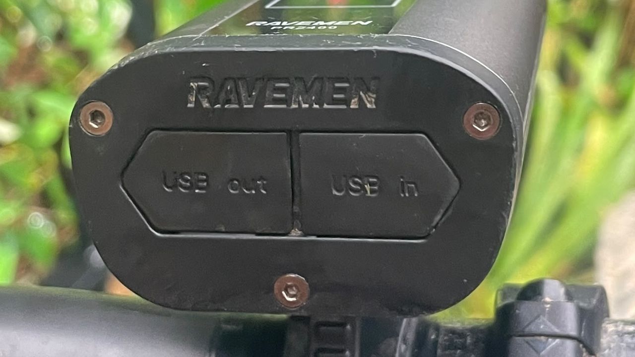 Ravemen PR2400 best budget MTB light