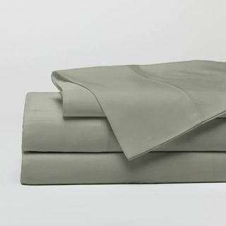 Cozy Earth Bamboo Sheet Set against a white background.