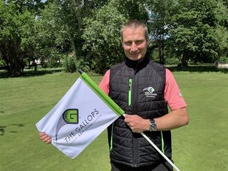 Anders Mankert holding a pin and flag at Leicester Golf Centre