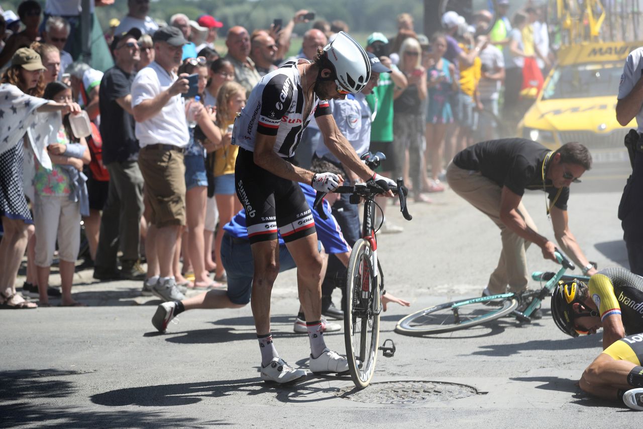 Laurens ten Dam (Sunweb) was tangled in a crash with Dylan Groenewegen (LottoNl-Jubmbo)