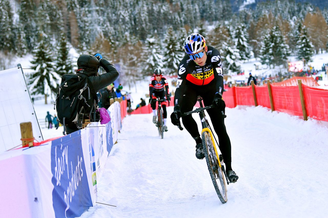 wout-van-aert-wins-snowy-cyclocross-in-val-di-sole-pidcock-third