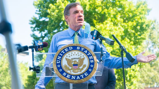 Sen. Mark Warner at an event in 2020.