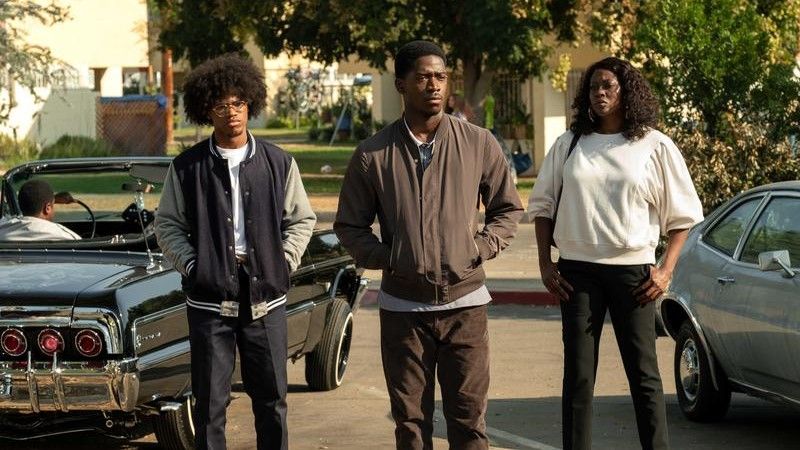 Kamron Alexander as Einstein, Damson Idris as Franklin Saint and Christine Horn as Black Diamond walkling around in Snowfall season 6 episode 1