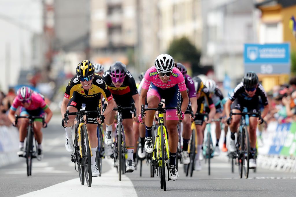 A RUA SPAIN SEPTEMBER 02 LR Anna Henderson of United Kingdom and Jumbo Visma Team and Elisa Balsamo of Italy and Team Valcar Travel Service cross the finishing line during the 7th Ceratizit Challenge By La Vuelta 2021 Stage 1 a 1187 stage from Estacin Invernal Cabeza de Manzaneda to A Rua ChallengeVuelta CERATIZITChallenge21 on September 02 2021 in A Rua Spain Photo by Gonzalo Arroyo MorenoGetty Images