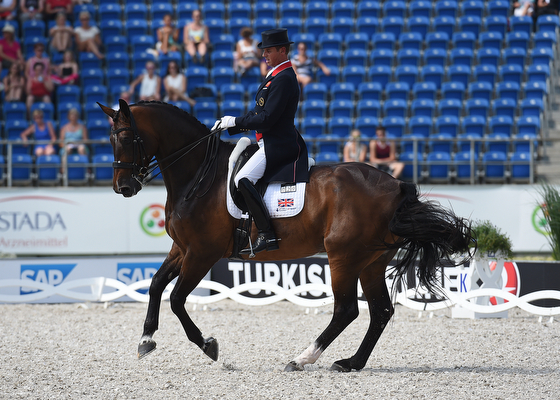 NipTuck_AachenEuros15PN_32972A.jpg