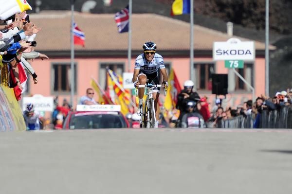 Alberto Contador (Saxo Bank Sungard) nears the finish