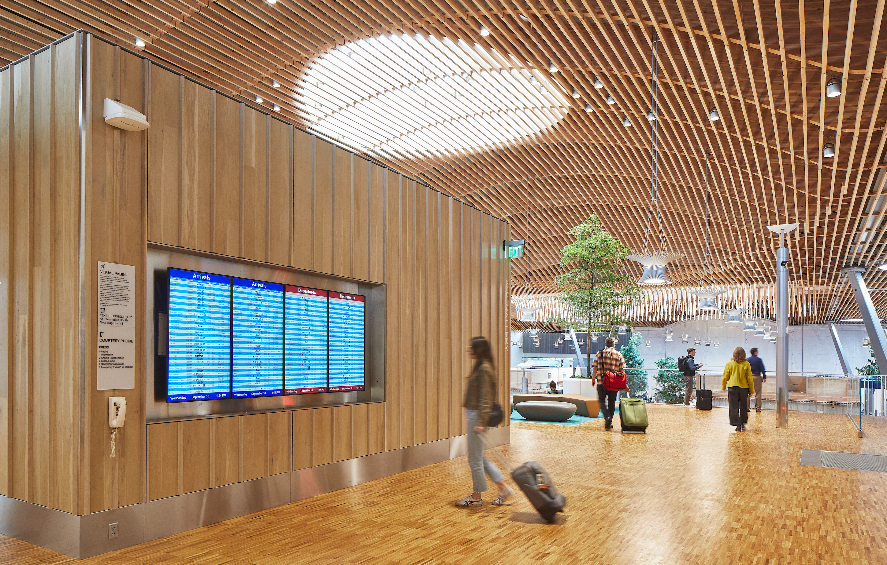 Each of the 378 LCD displays at PDX has a system-on-chip managed through LG’s remote management system, ConnectedCare, which operates securely over the internet.