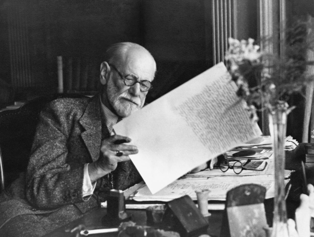 Sigmund Freud at his office in Vienna. Probably thinking about squirrels or muntjac.