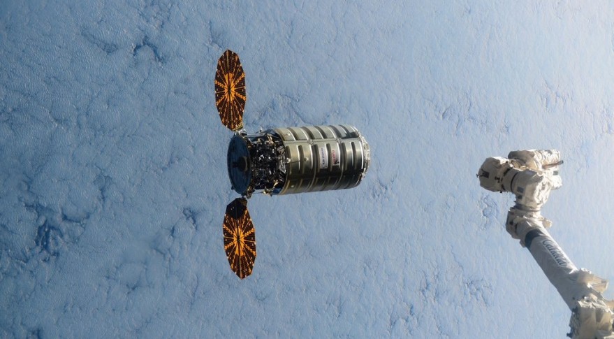 ISS&#039; robotic arm reaches for cargo flight