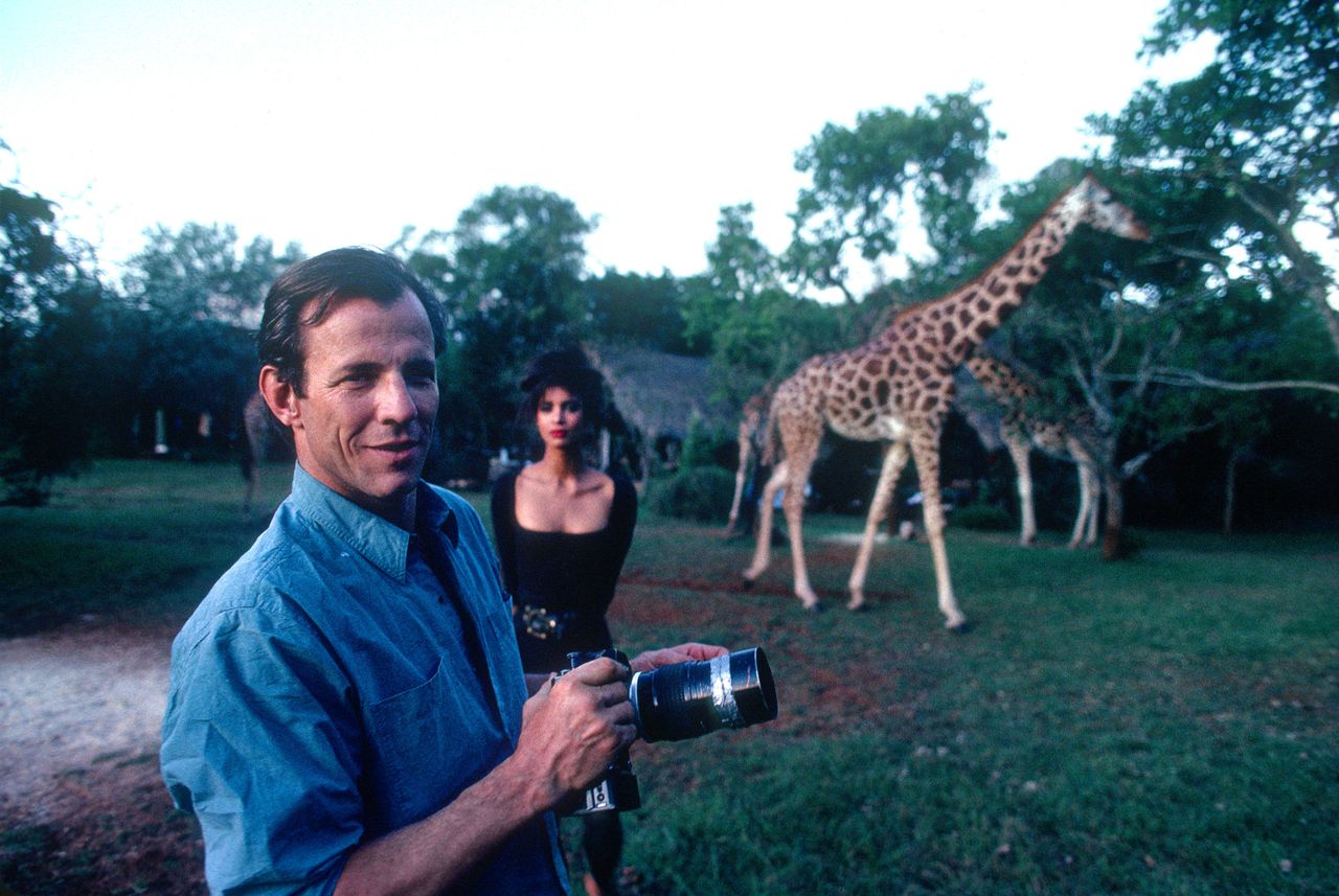 Artist/photographer Peter Beard seen with model Maureen Gallagher at &#039;Hog Ranch&#039;, outside Nairobi, Kenya in 1988