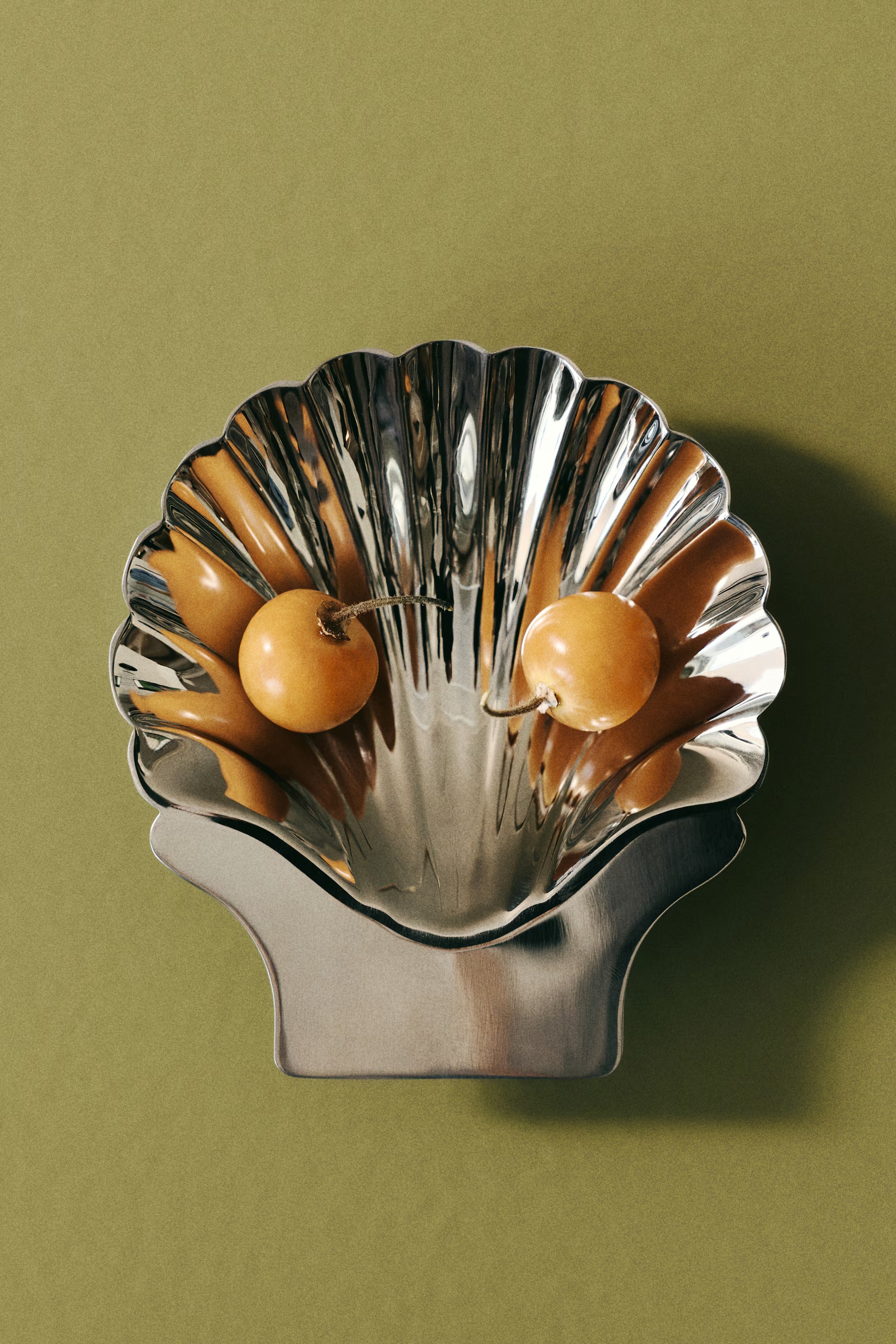 H&amp;amp;M, Small Seashell-Shaped Serving Bowl