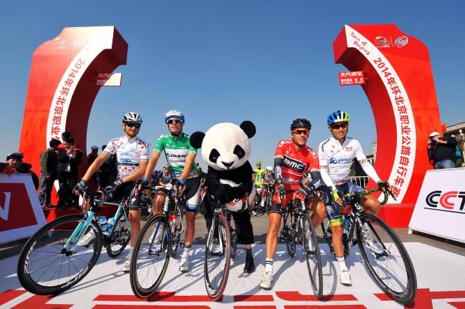 The jerseys line up at the start plus a special panda appearance