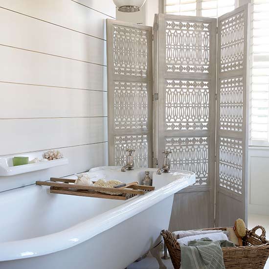 bathroom with white bathtub