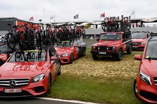 Cars at the Tour