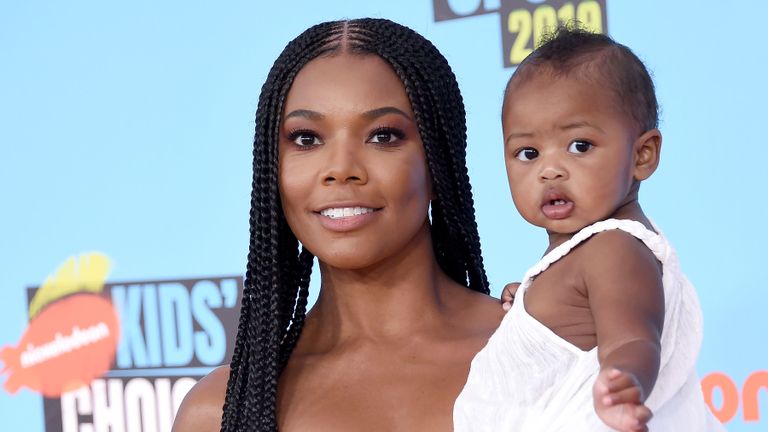 santa monica, california july 11 gabrielle union and kaavia james union wade attend the nickelodeon kids choice sports at barker hangar on july 11, 2019 in santa monica, california photo by rich furyfilmmagic