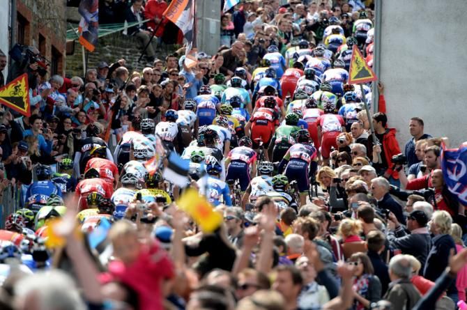 The peloton ride up the Cote de Saint-Roch