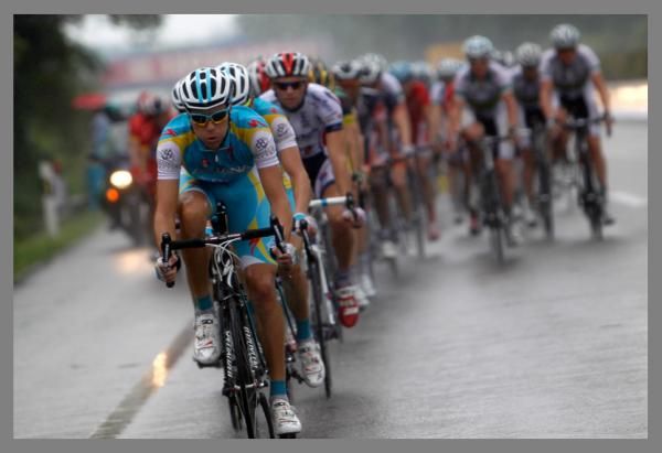 Astana takes control of the pace