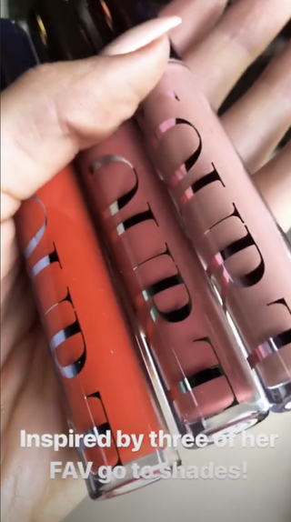 Finger, Cosmetics, Red, Pink, Lip, Lip gloss, Nail, Hand, Peach, Font,