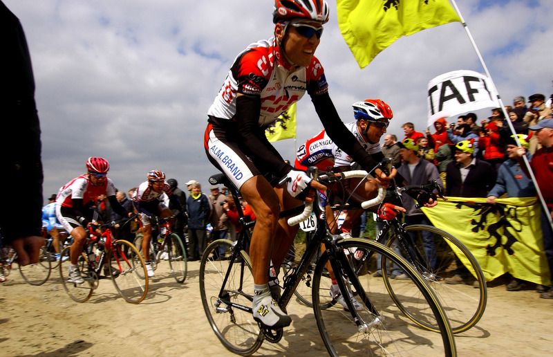 Tristan Hoffman on the pave at the 2004 edition of Paris-Roubaix