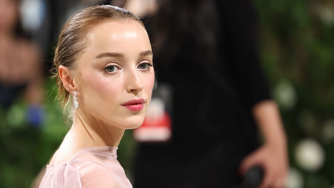 phoebe dynevor at the met gala - getty images 2151791448