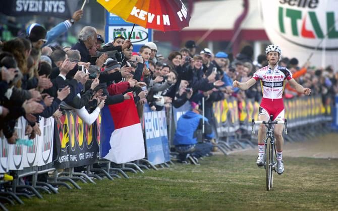 Kevin Pauwels (Sunweb-Napoleon Games) won his third World Cup race of the season in Rome.