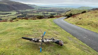 A Specialized Chisel MTB beside a view of the Irish sea