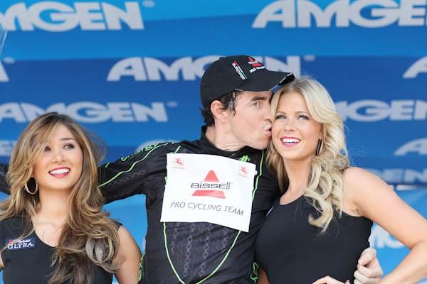 New Zealander Jeremy Vennell (Bissell) sneaks in a kiss while collecting his most aggressive jersey.