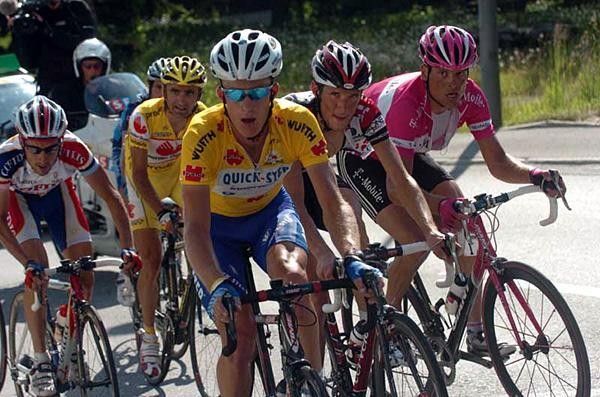 Michael Rogers (Quick.Step-Innergetic) leads his group in pursuit of Aitor Gonzalez