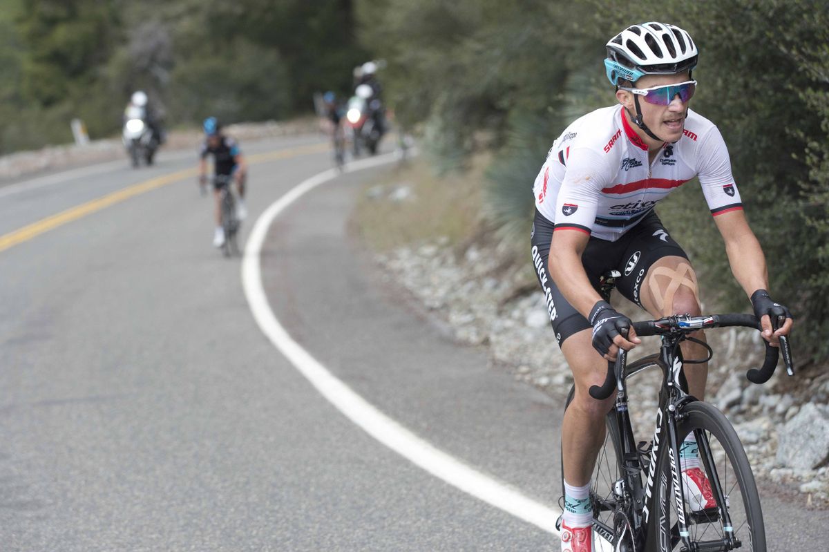 Julian Alaphilippe (Etixx-Quickstep) drops Sergio Henao (Team Sky)