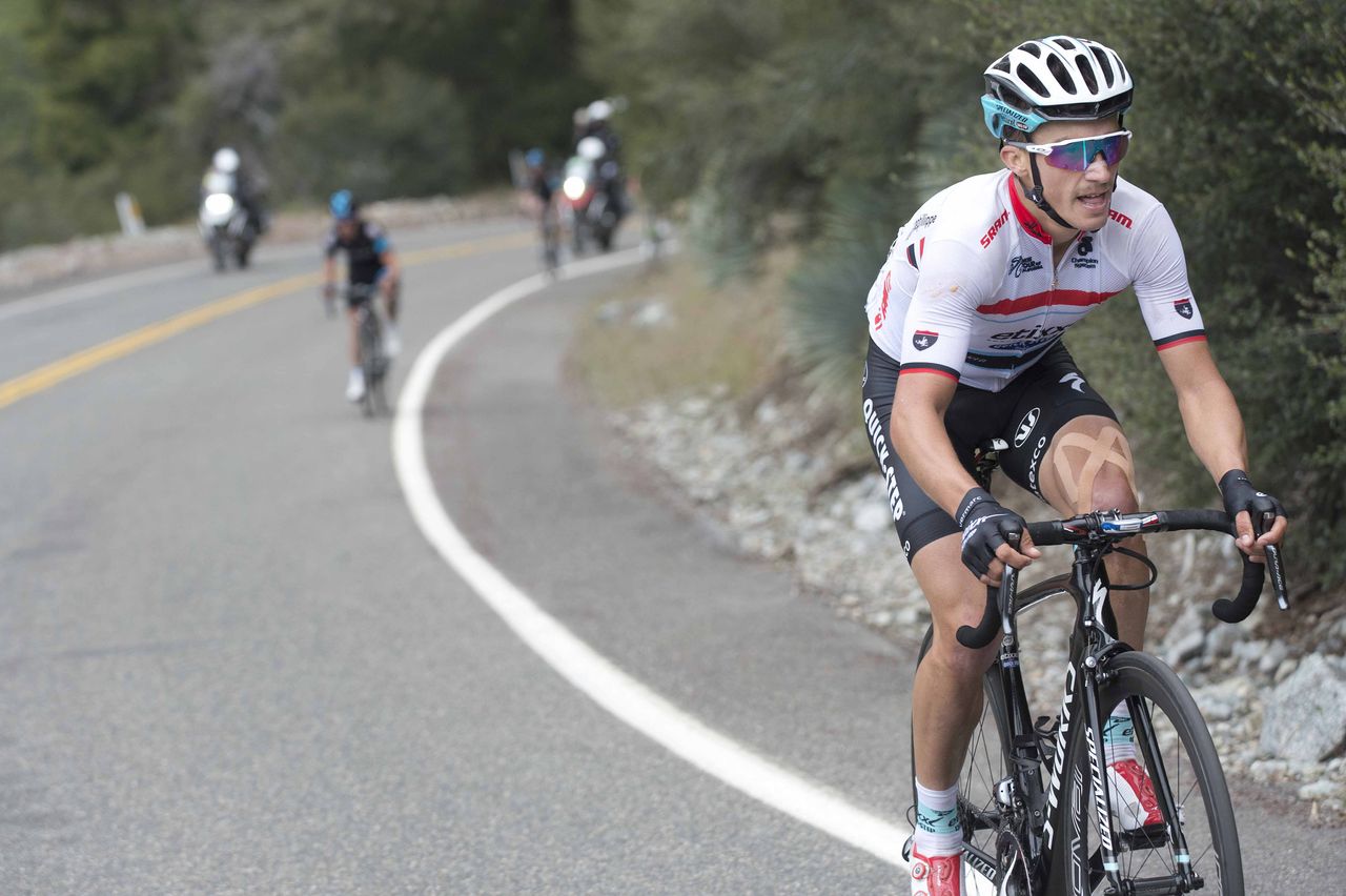 Julian Alaphilippe (Etixx-Quickstep) drops Sergio Henao (Team Sky)