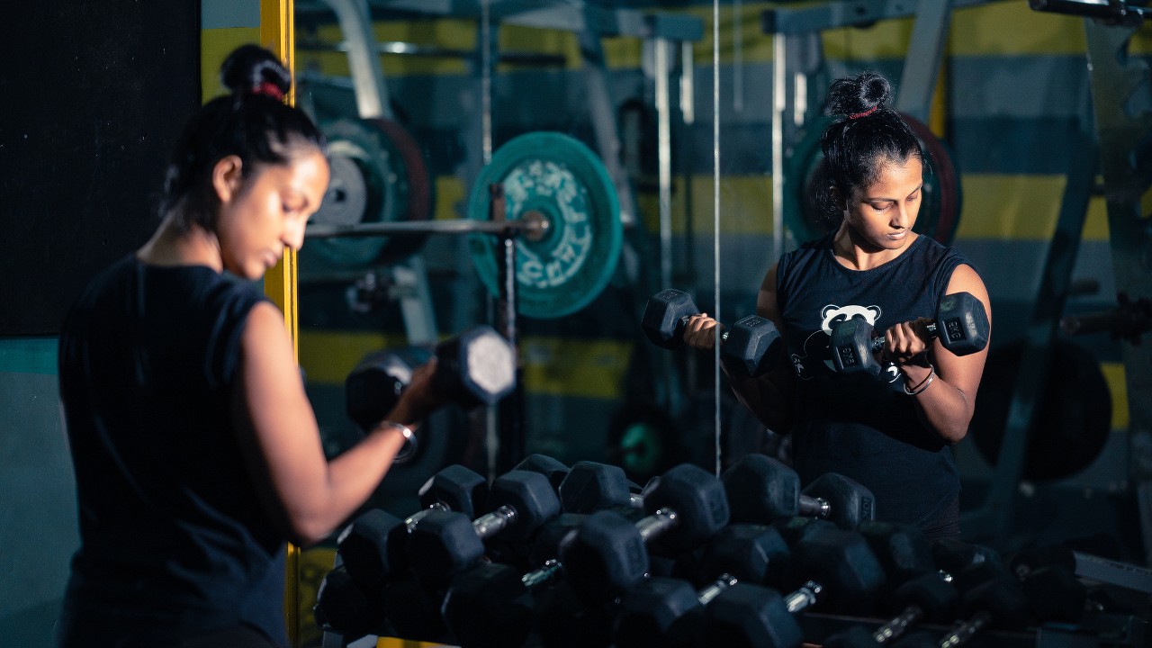 Dumbbell biceps curls