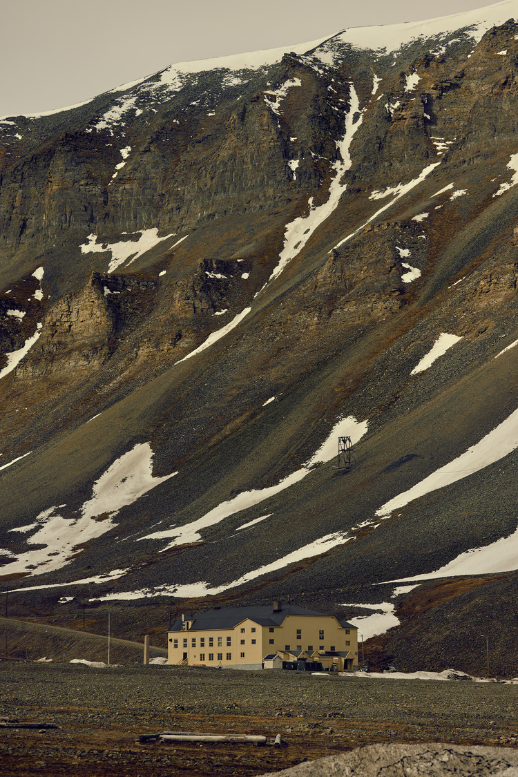 huset restaurant longyearbyen svalbard norway