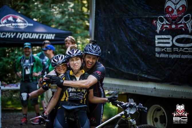Wade Simmons passing out hugs to the women's duo leaders Nicole Kuttriff and Susanne Rathgeb